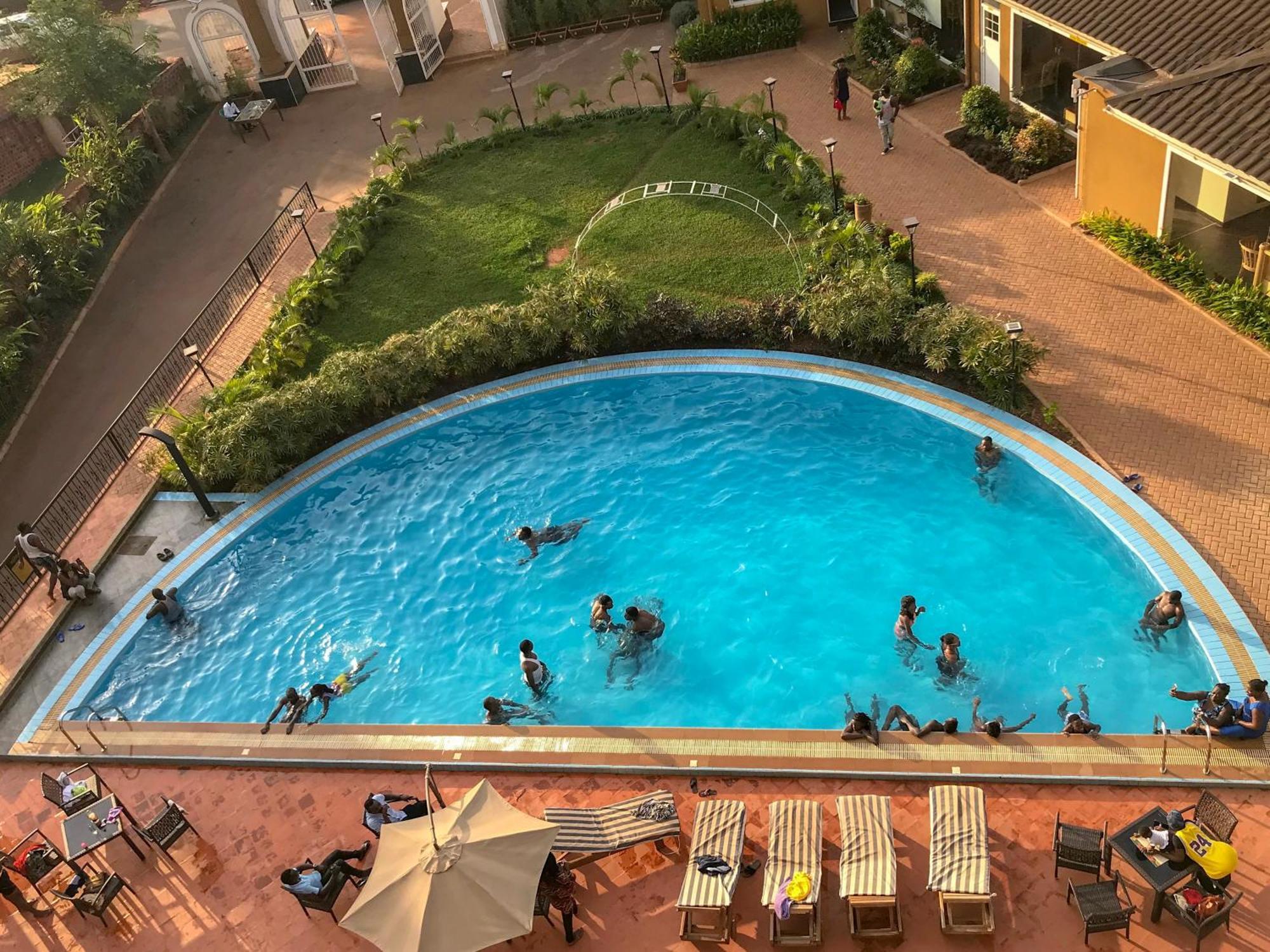 Hotel Duomo And Suites Kampala Luaran gambar