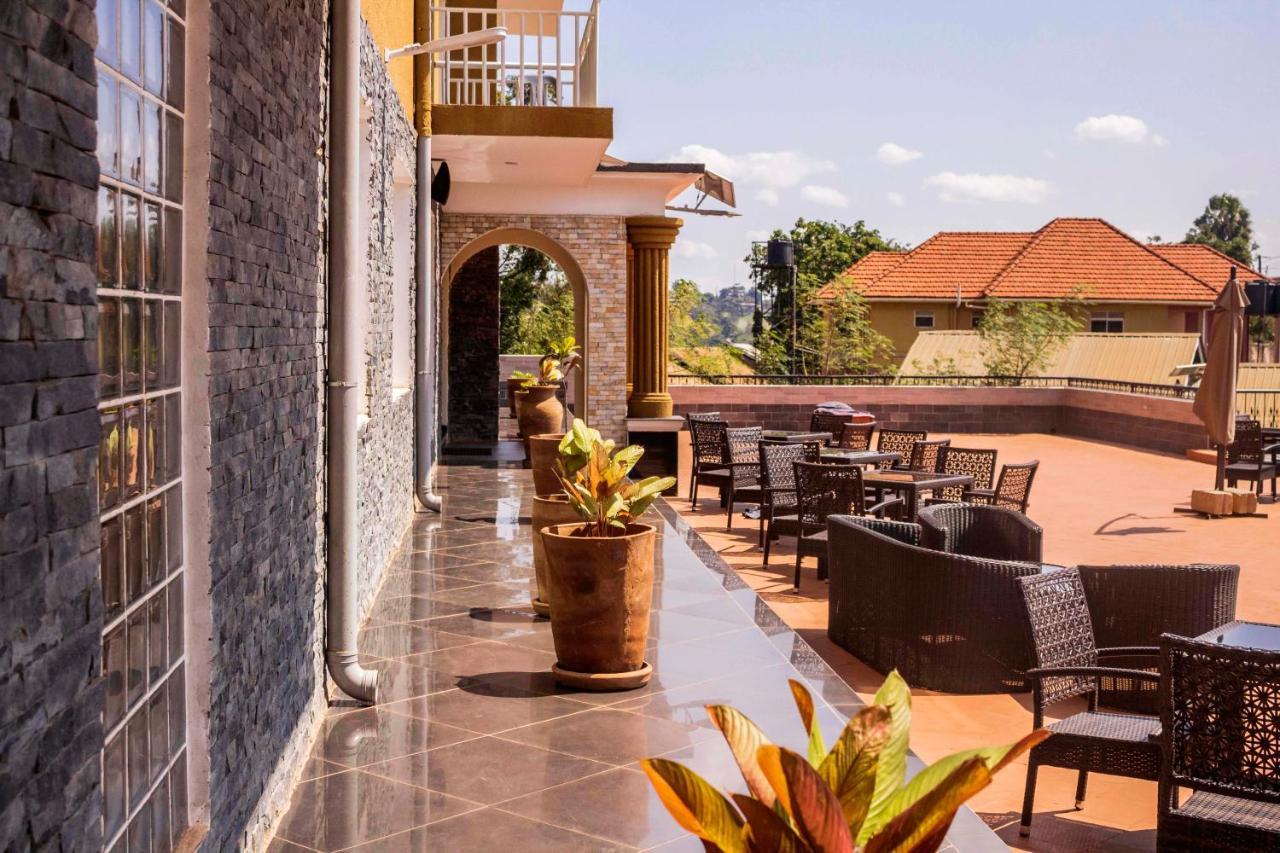 Hotel Duomo And Suites Kampala Luaran gambar